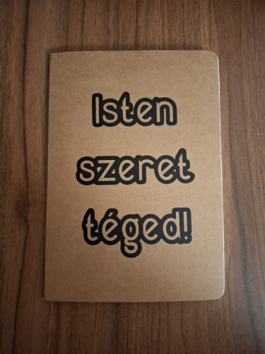 Isten szeret téged, Keresztény feliratos füzet. Vonalas, A5 méretű füzet, 60 lap - 120 oldal